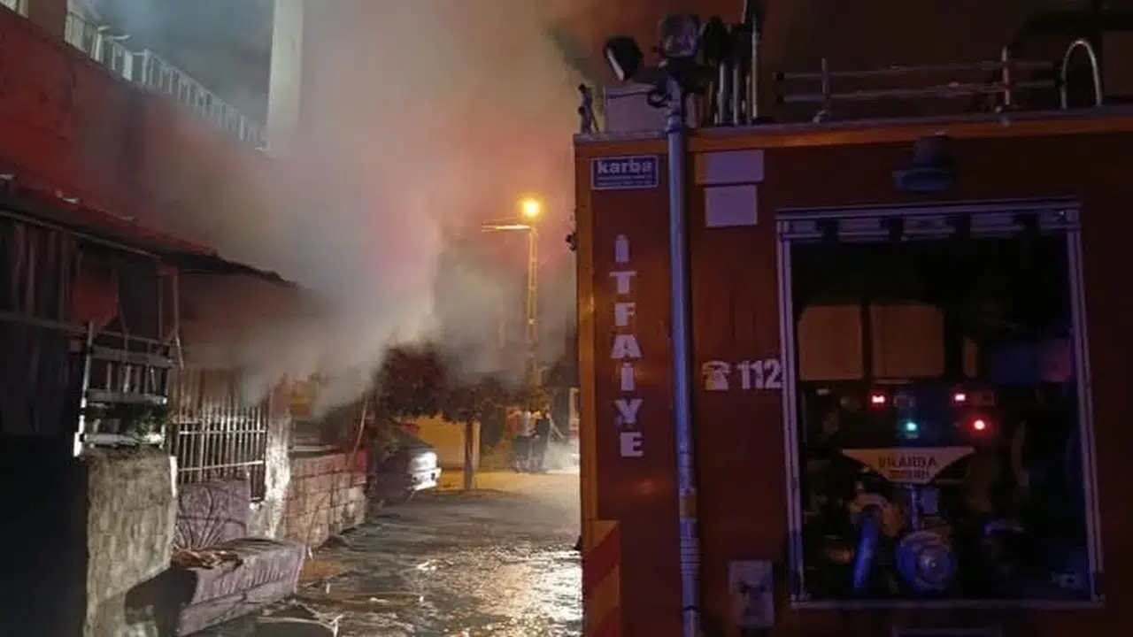 Dörtyol’da korkutan alevler: Mahalleliyi sokağa döken yangın büyümeden söndürüldü