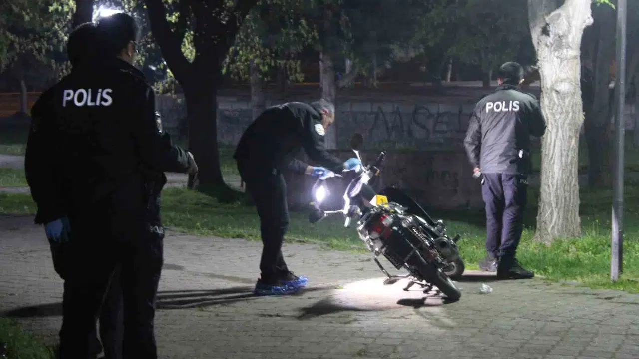 Parkta dehşet anları: Sözlü tartışma kanlı bitti