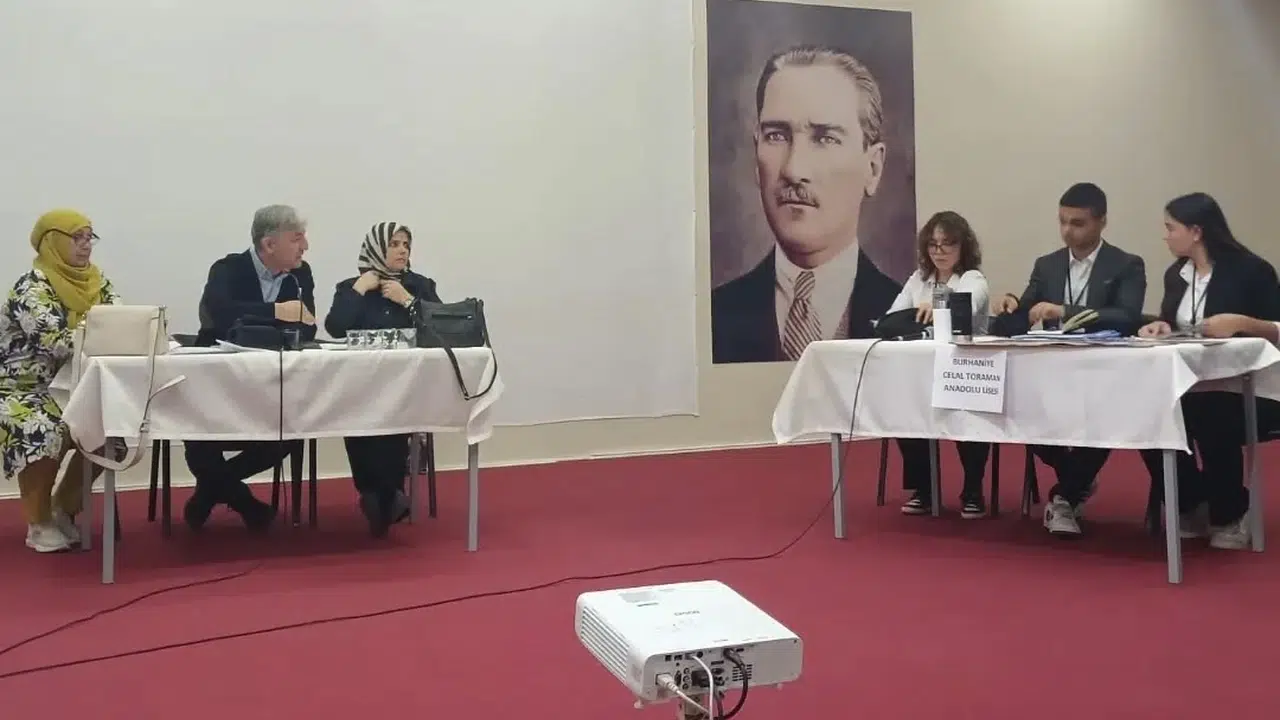 Kuzey Ege’nin genç iklim elçileri sahnede: İl finaline giden bilet Burhaniye’nin oldu