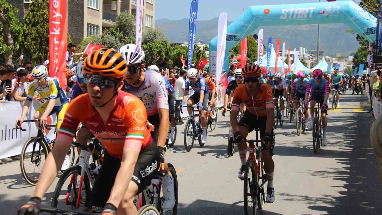 Aydın’da tarihi gün: Cumhurbaşkanlığı Bisiklet Turu’nda nefesler Marmaris yolu için tutuldu