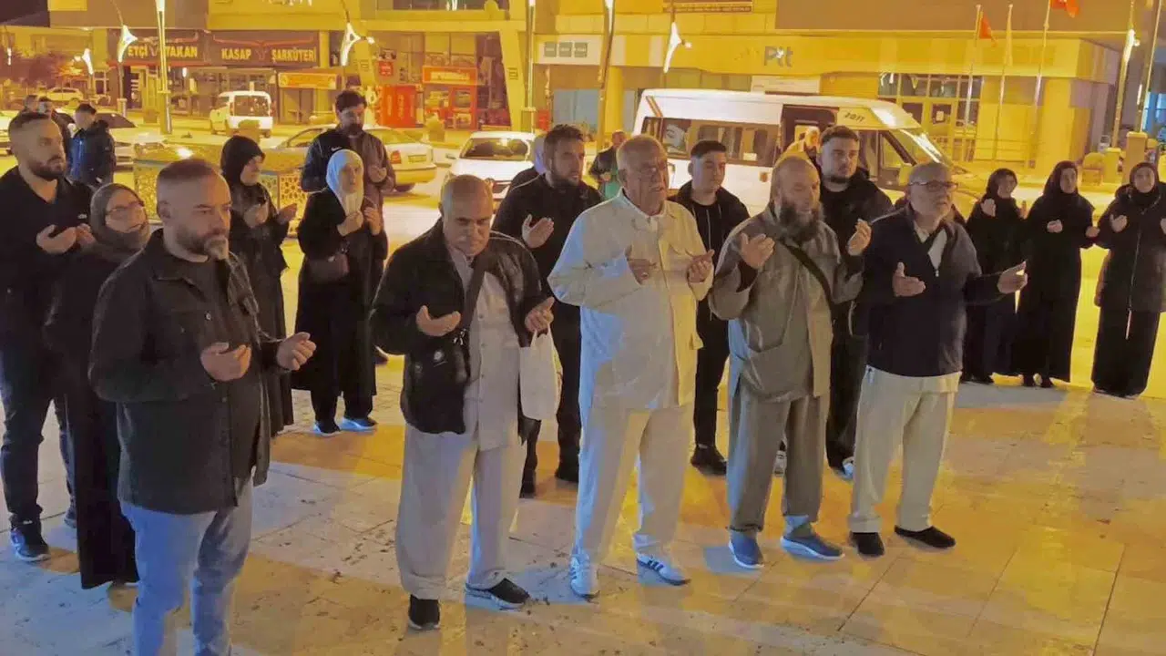 Kulu'da kutsal yolculuk heyecanı: Gözyaşları ve dualarla uğurlandılar