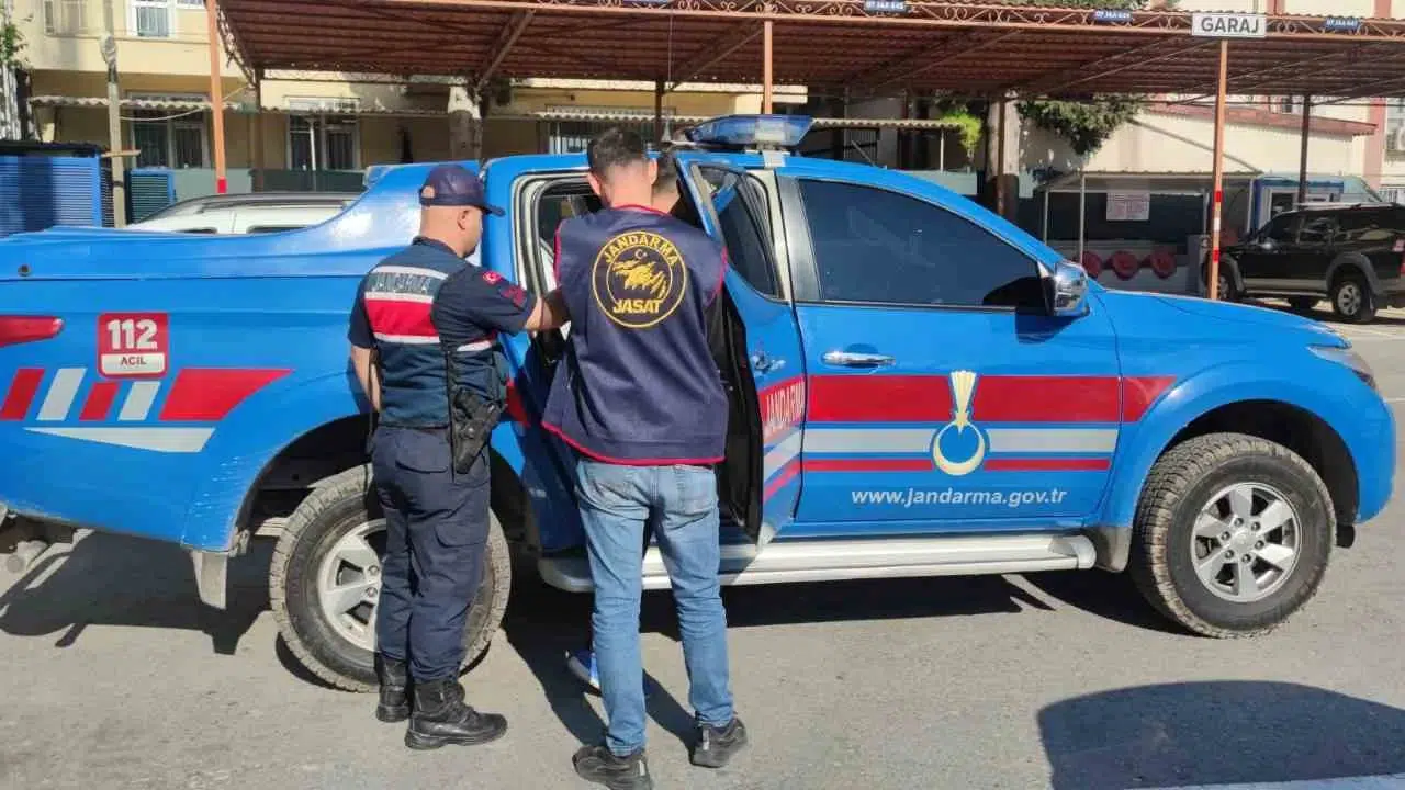 14 yıllık firar parkta bitti: Jandarma dedektifleri uyuşturucu hükümlüsünü kıskıvrak yakaladı