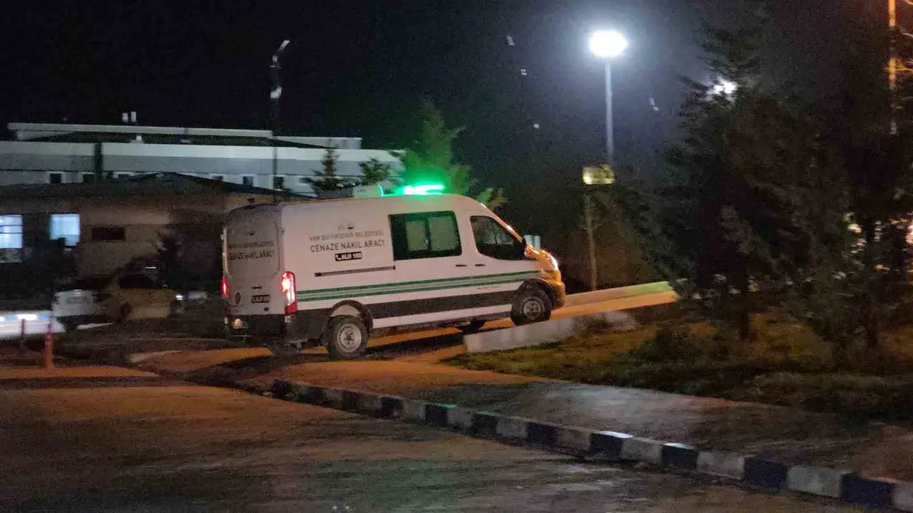 Van'da acı dolu veda: Sokak köpeklerinin saldırısına uğrayan 5 yaşındaki Hamza kurtarılamadı