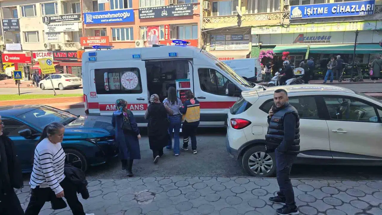 Alışveriş merkezinde korku dolu anlar: Tuvalette fenalaşan kadın hastaneye kaldırıldı