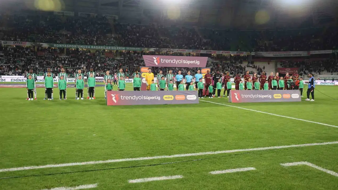 Konya'da kilitlenen düğüm: Konyaspor ile Trabzonspor arasındaki mücadelede ilk bölüm golsüz geçildi