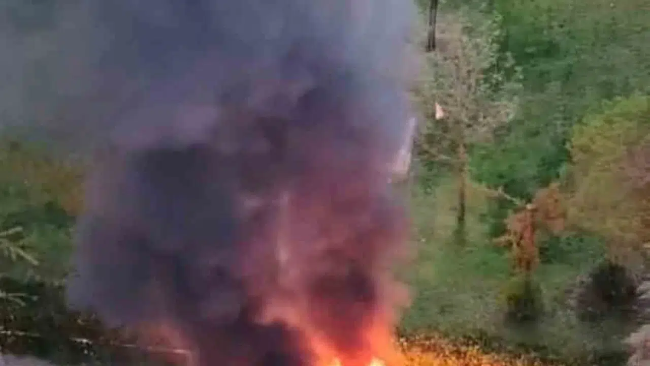 Diyarbakır’da geceyi aydınlatan korku: Site sakinleri sokağa döküldü, araçlar küle döndü