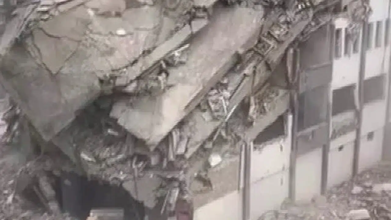 Diyarbakır’da kontrollü yıkım mesaisi: Asrın felaketinin izleri tek tek siliniyor