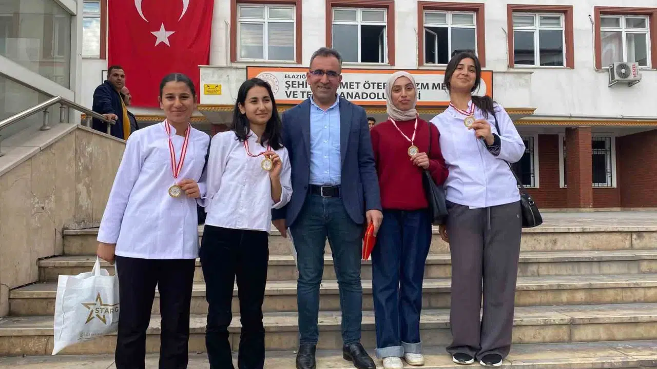 Diyarbakırlı genç şefler Elazığ’da zirveye yerleşti: Geleneksel lezzetlerle altın madalyaya uzandılar