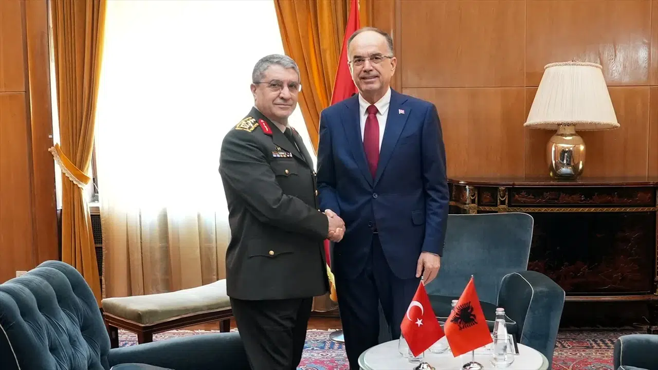 Arnavutluk'ta kritik temas: Cumhurbaşkanı Begaj'dan Orgeneral Bayraktaroğlu'na özel kabul