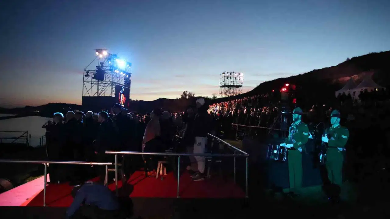 Gelibolu’da hüzünlü sabah: Binlerce Anzak atalarını şafak vakti andı