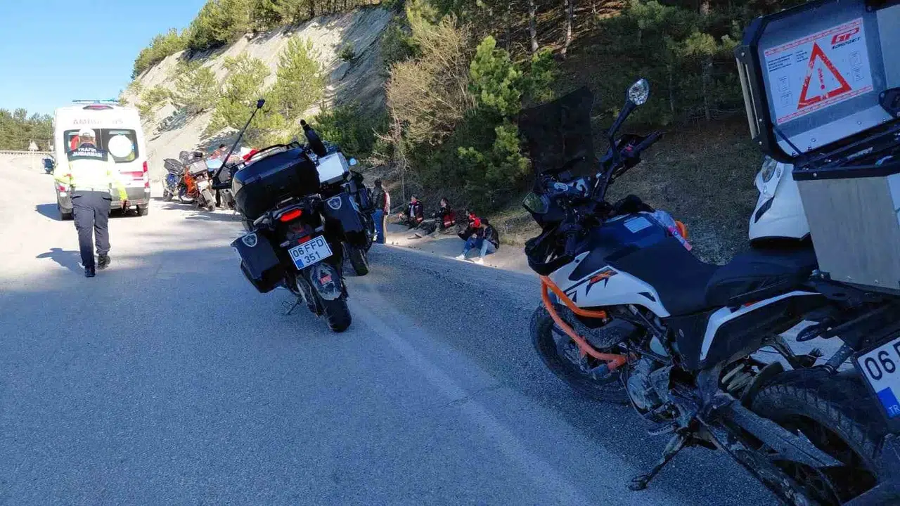 Bolu’da motosiklet tutkunlarının acı günü: Yardımına koştuğu arkadaşının ardından kendisi de kaza yaptı
