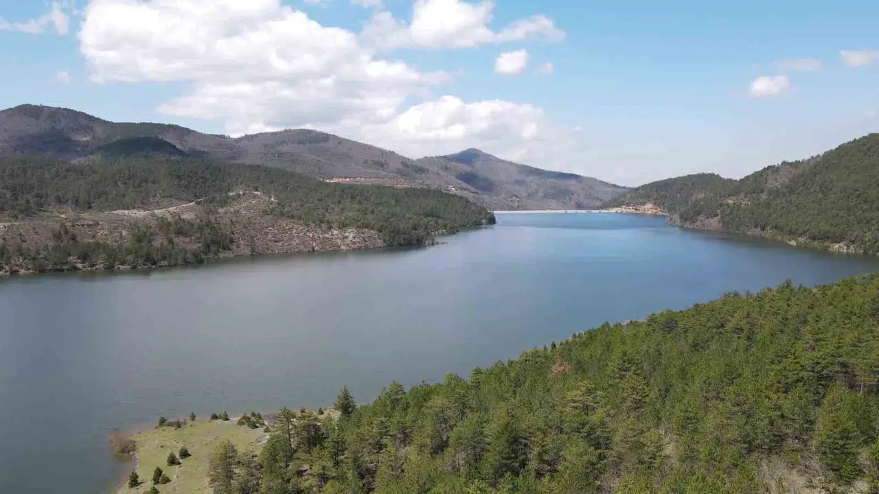 Kuraklık korkusu yerini berekete bıraktı: Nilüfer Barajı’nda sular taştı