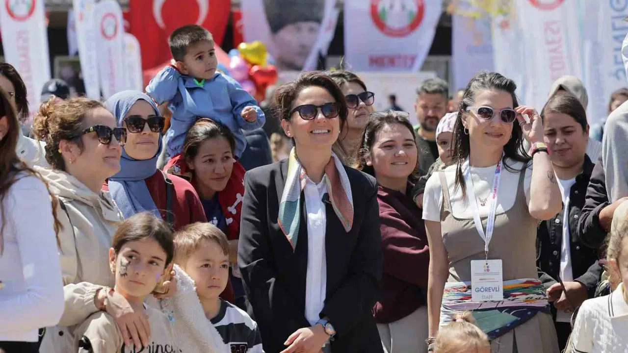 Menteşe’de dünya çocukları buluştu: 23 Nisan coşkusu sınırları aştı