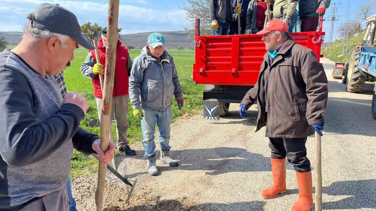Tokat’ta imece ruhu yeniden canlandı: 5 kilometrelik yolu kendi imkanlarıyla yenilediler