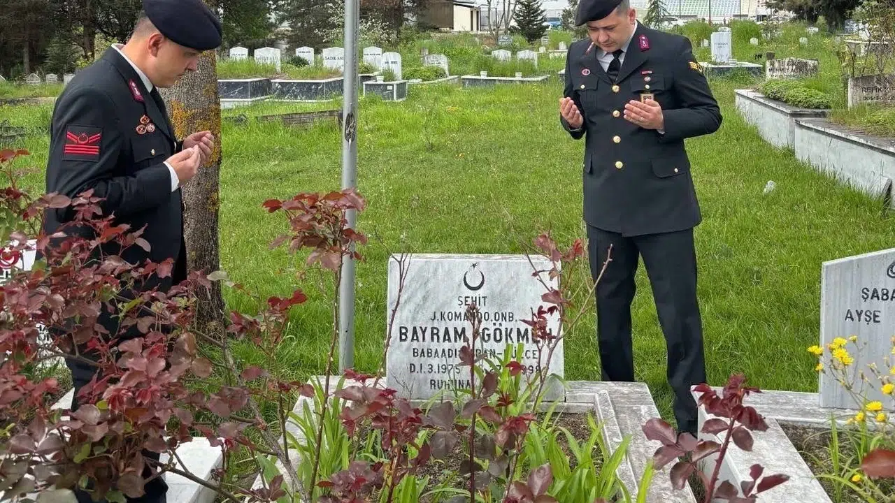 Vefa örneği: Düzce İl Jandarma Komutanlığı şehidini unutmadı