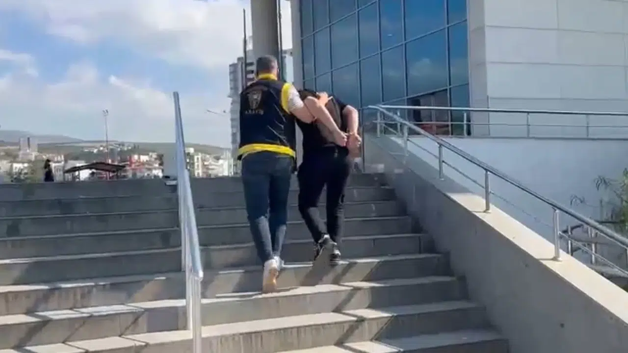 Kapıdaki polisleri görünce kaçamadı: Konut dokunulmazlığını ihlal eden hükümlü yakalandı