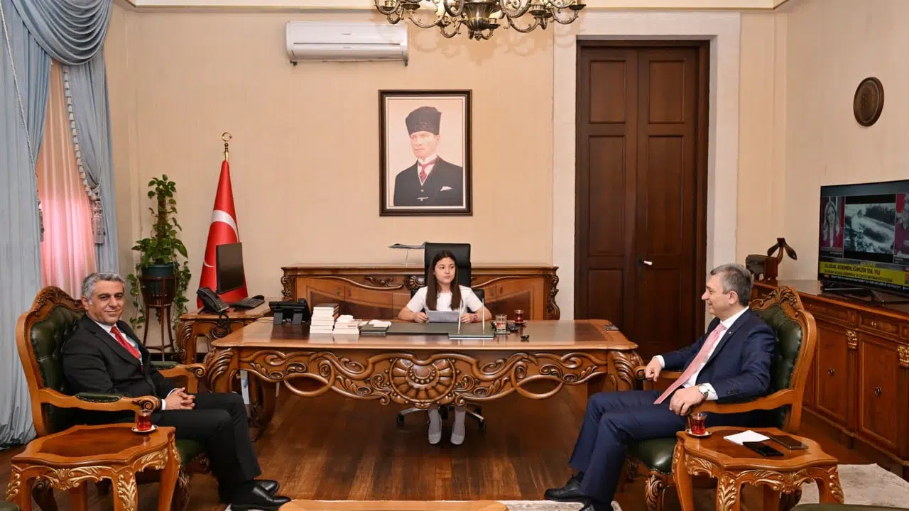 Küçük validen dünyaya barış mesajı: Savaşlar değil oyunlar konuşulsun