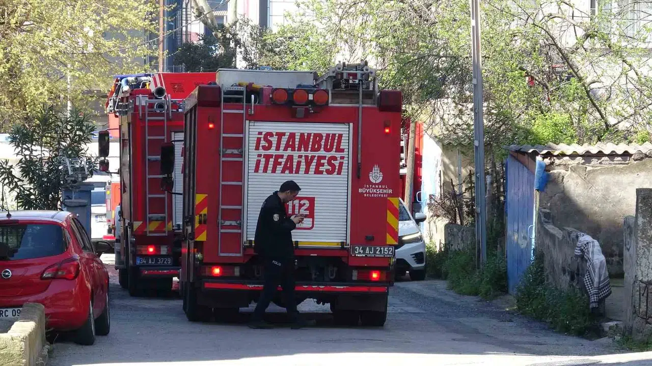 Tuzla'da korku dolu anlar: Alevler evi küle çevirdi, mahalleli sokağa döküldü