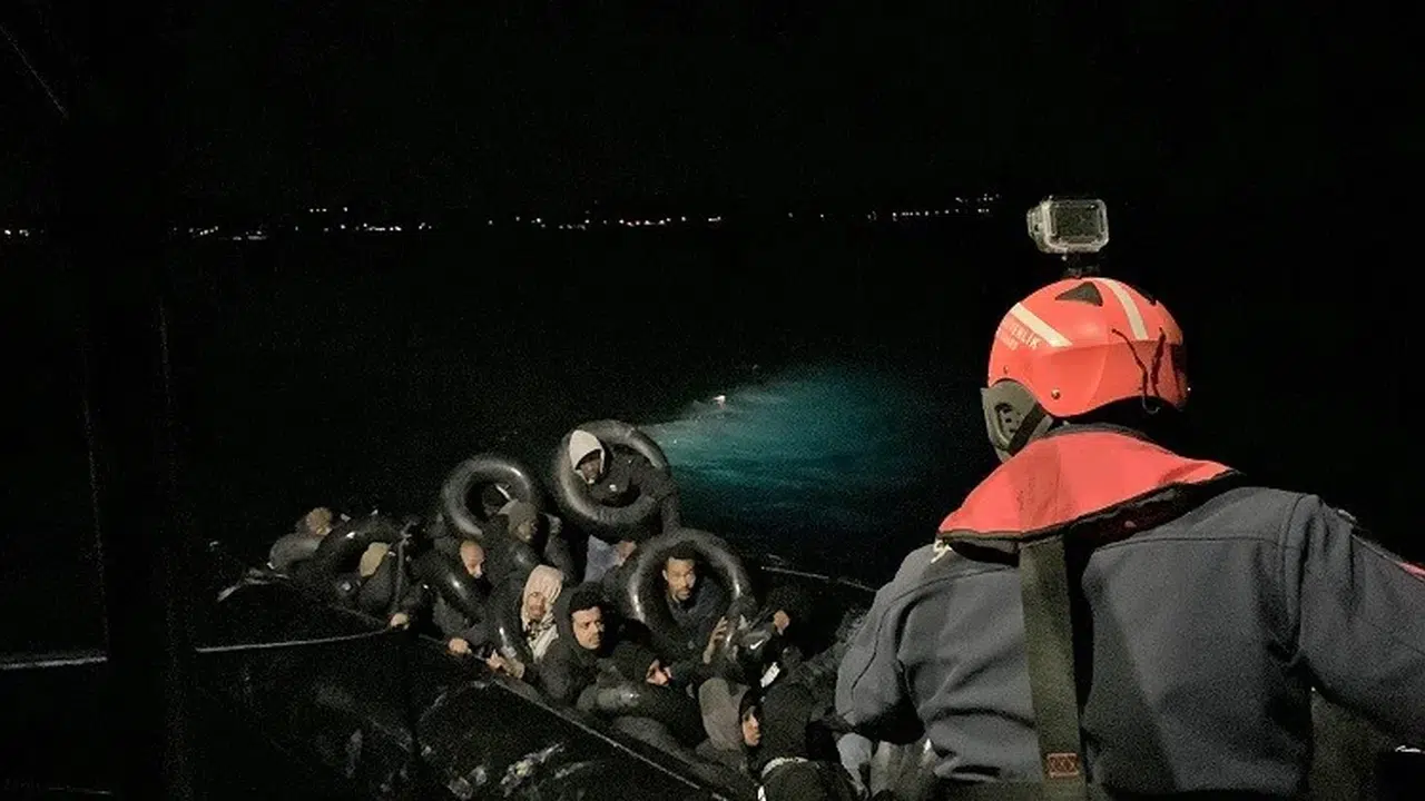 Ege’de gece operasyonu: Sahil Güvenlik 31 göçmeni kıskıvrak yakaladı