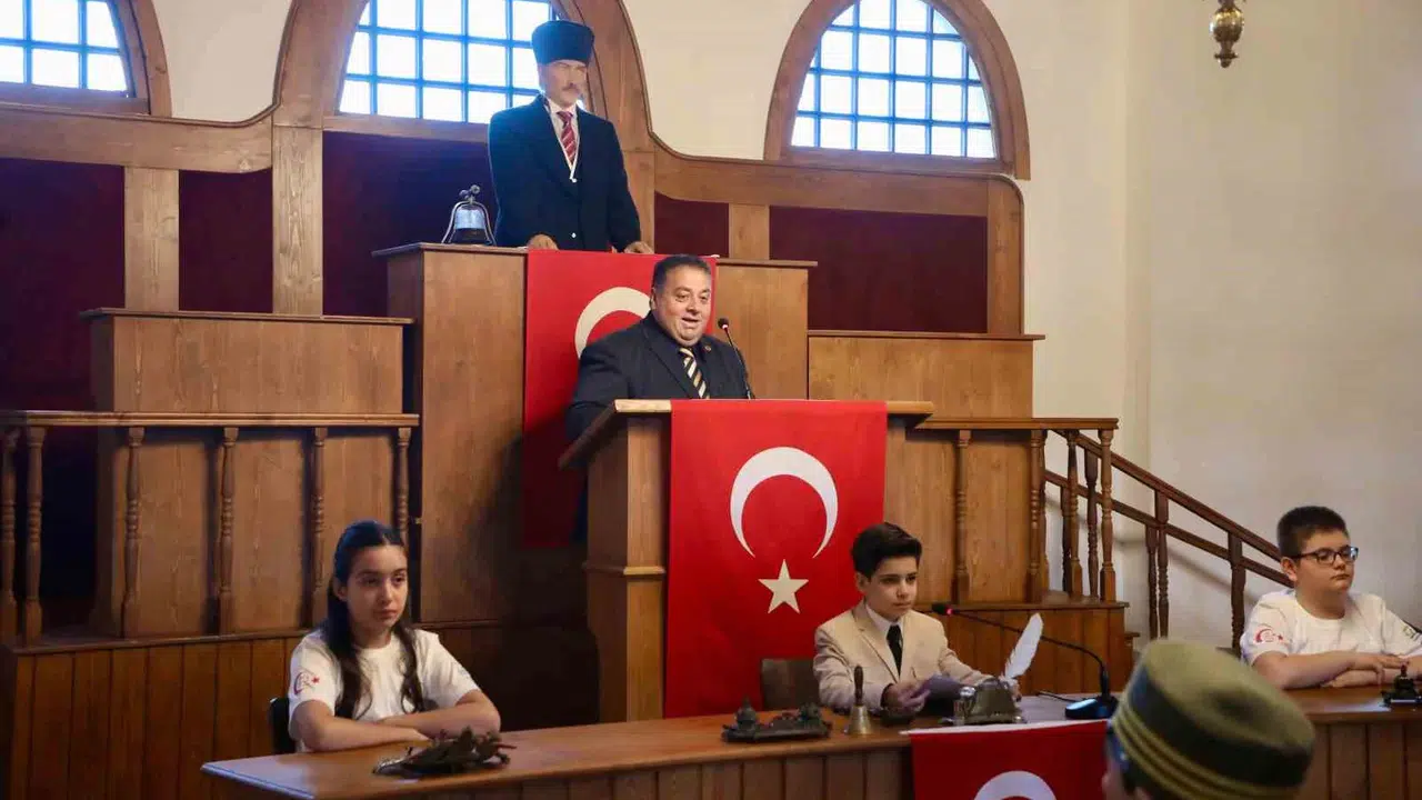 Milli iradenin kalbinde çocuk bayramı coşkusu: Tarihi atmosferde anlamlı kutlama