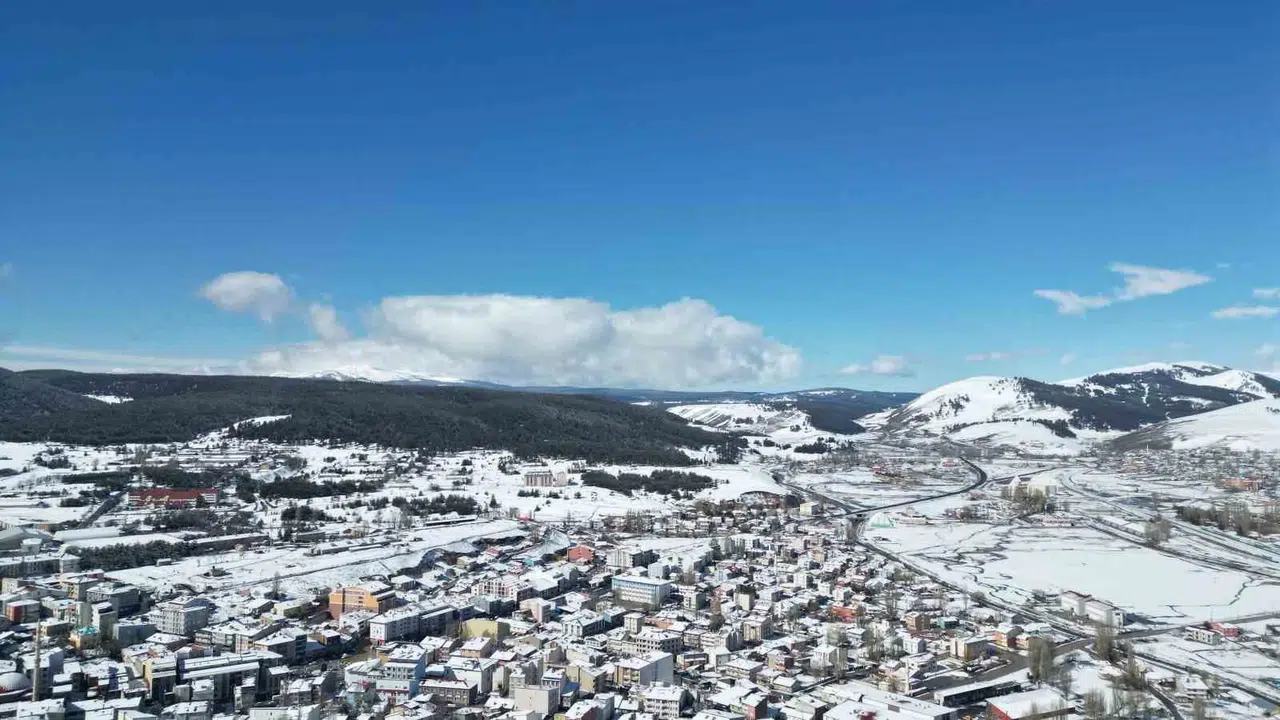 Nisan ayında kış sürprizi: Kars ve Sarıkamış’ta mevsimler birbirine karıştı