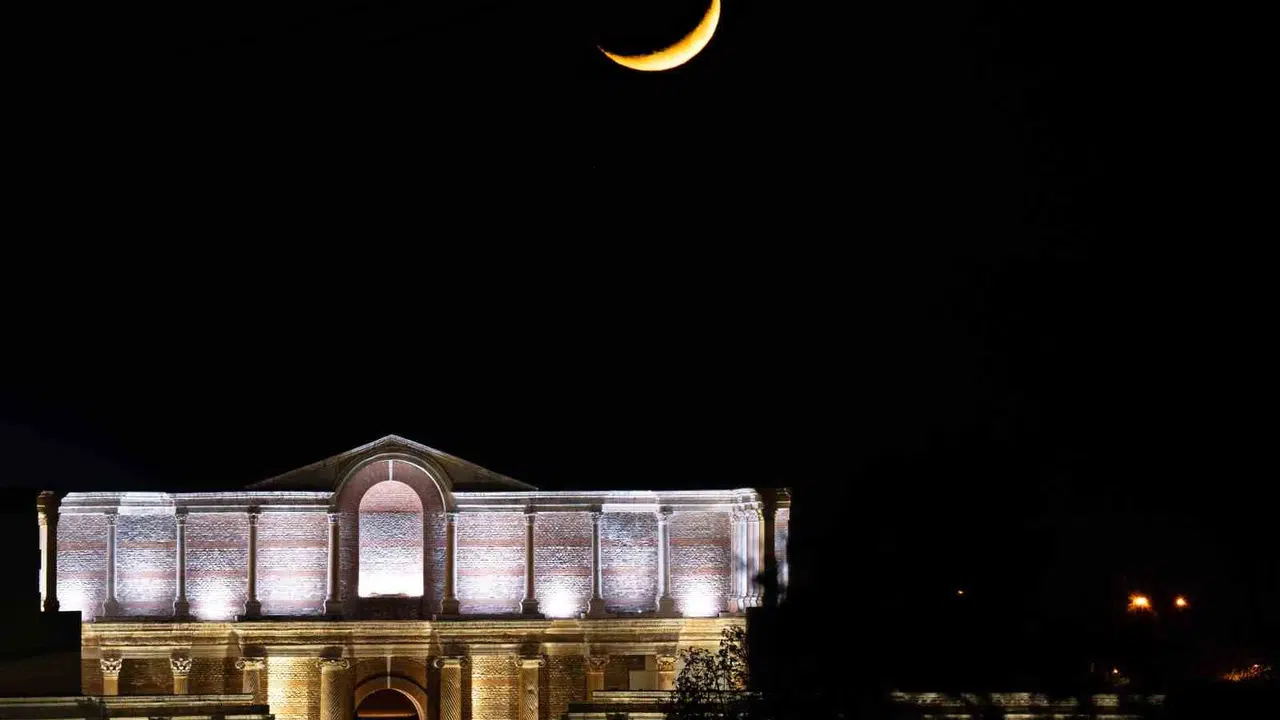 Tarihin kalbi gökyüzüyle buluştu: Sardes’te hilal ve Gymnasium’un büyüleyici dansı