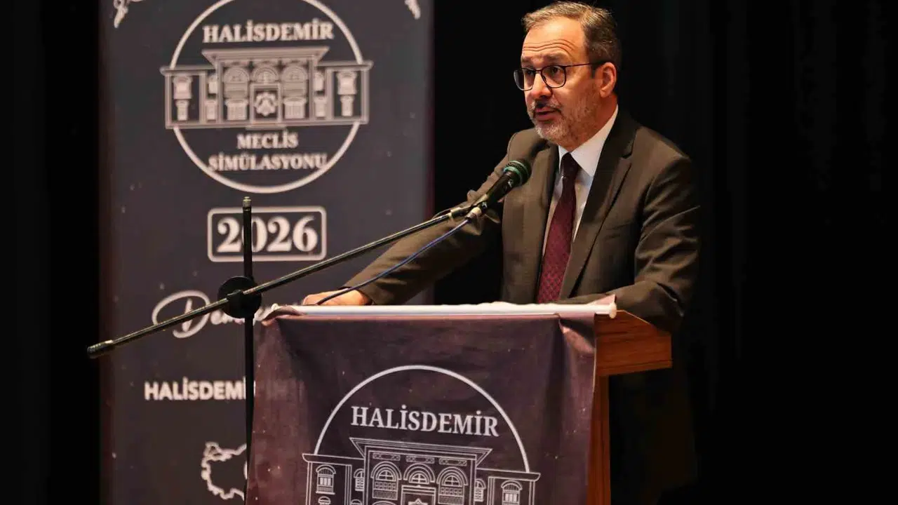 Mehmet Kasapoğlu'ndan gençlere demokrasi dersi: Tahammül ve istişare vurgusu