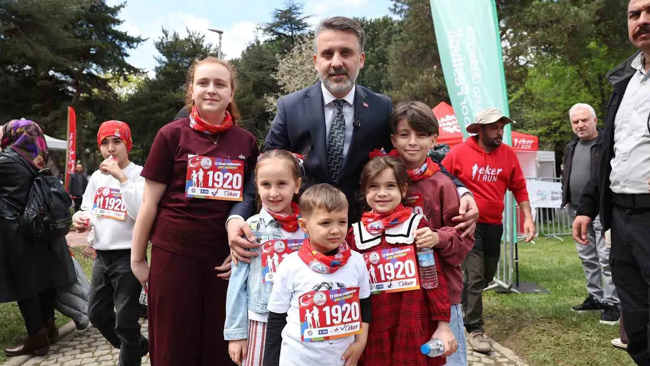 Bursa’da 23 Nisan coşkusu: Çocuklar bayramı doyasıya yaşadı