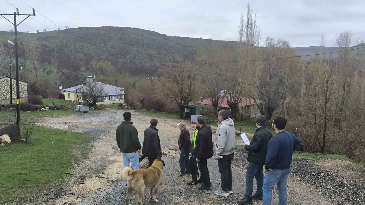 Elazığ’da teyakkuza geçildi: AFAD ekipleri köyleri tek tek inceledi