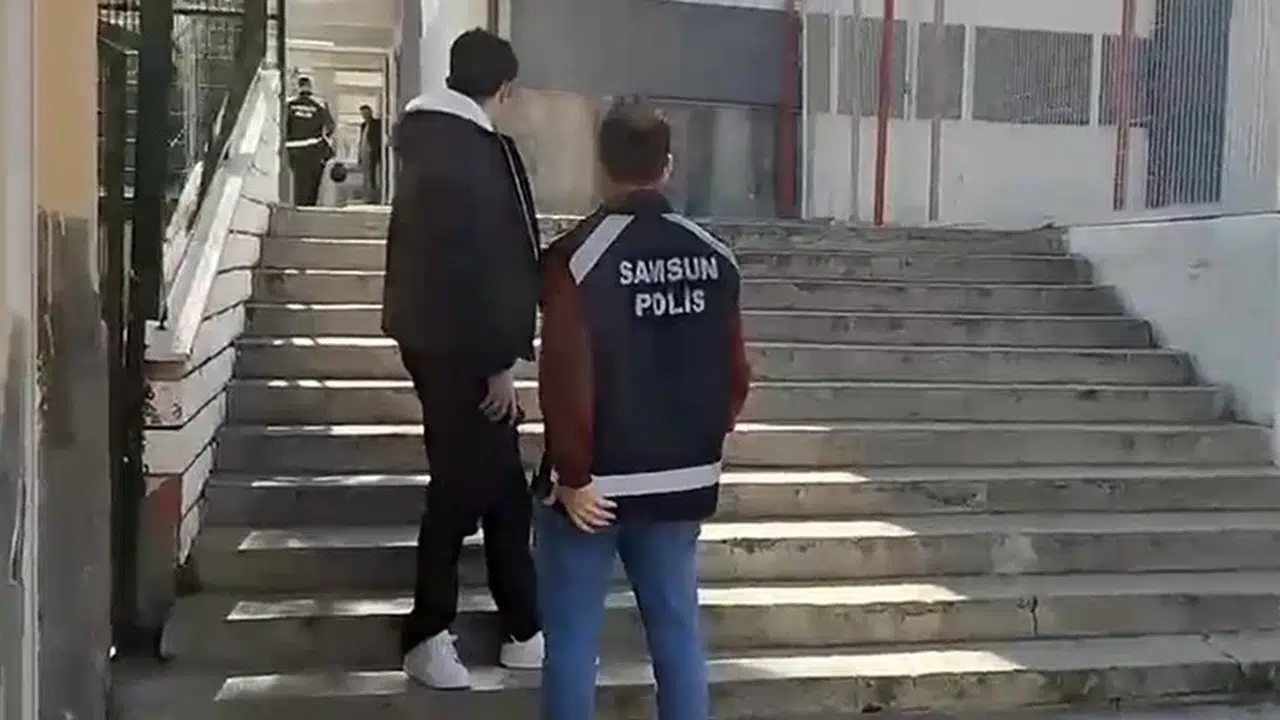 Sınav heyecanı yerini panik atakla bıraktı: Polis ekipleri minik öğrencinin imdadına yetişti
