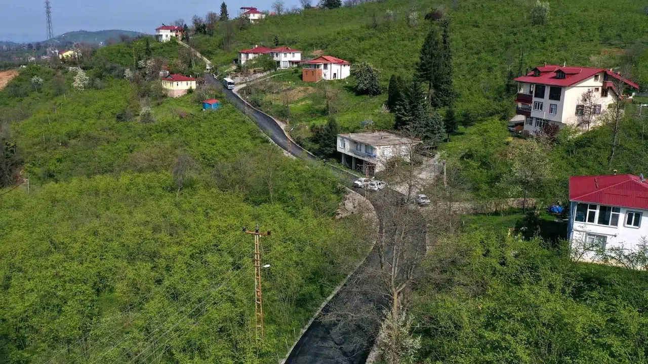 Tozlu yollara veda ettiler: Ordu’da kırsalın ulaşım çilesi sıcak asfaltla tarih oluyor