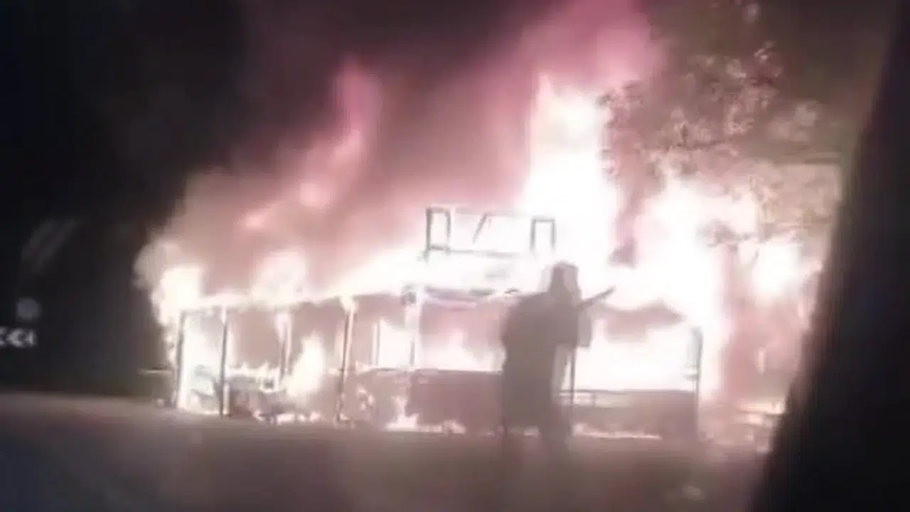 Amasya'da korku dolu anlar: Yol kenarındaki manav tezgahı dakikalar içinde küle döndü