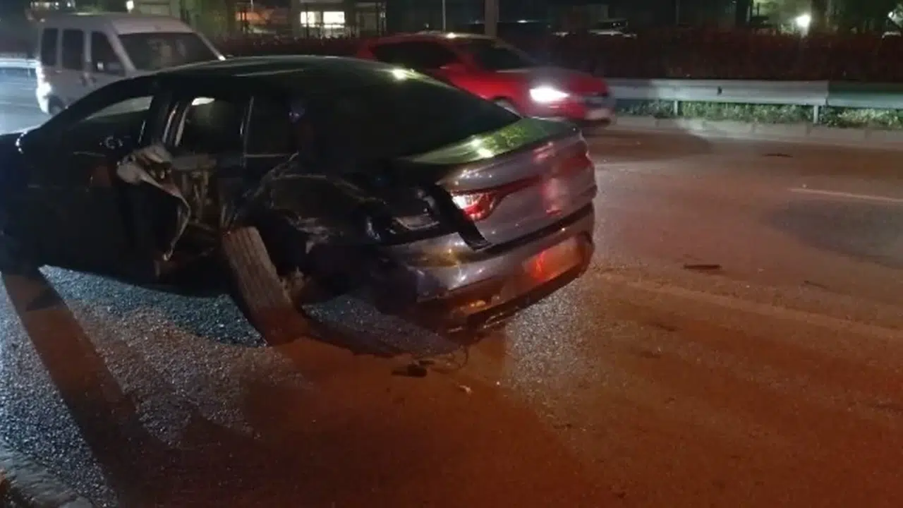 Bursa’da gece yarısı dehşeti: İki otomobil çarpıştı, araçlardan biri ters döndü