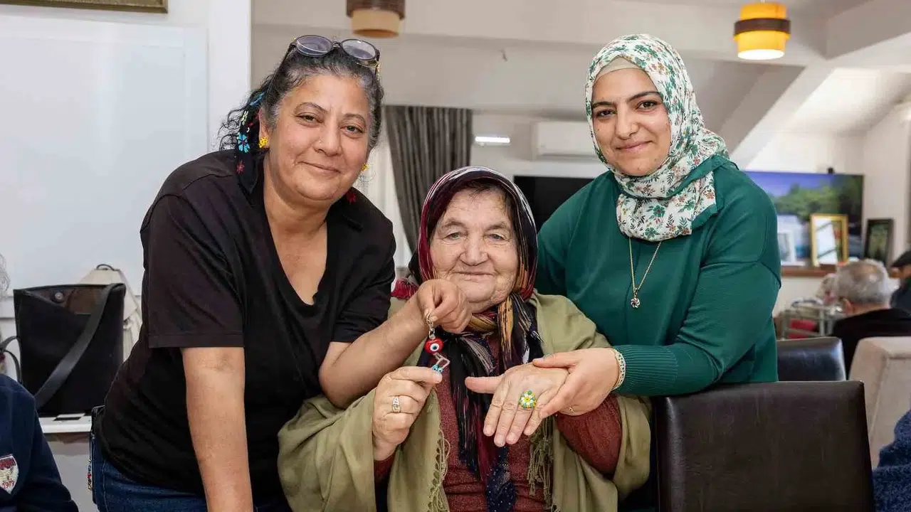 Emekliliğin tadını sanatla çıkarıyorlar: Manavgat’ta huzurevi sakinlerinden el emeği göz nuru eserler