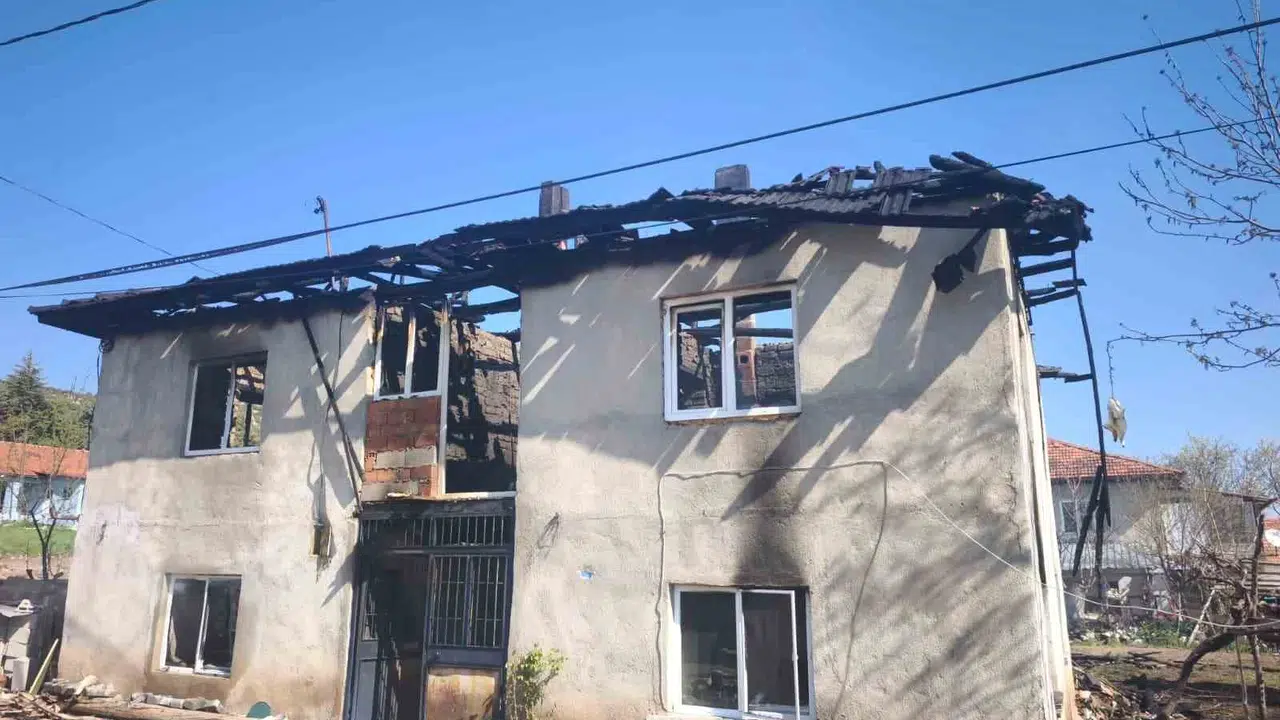 Burdur’da gece yarısı korku dolu anlar: Alevler evi küle çevirdi