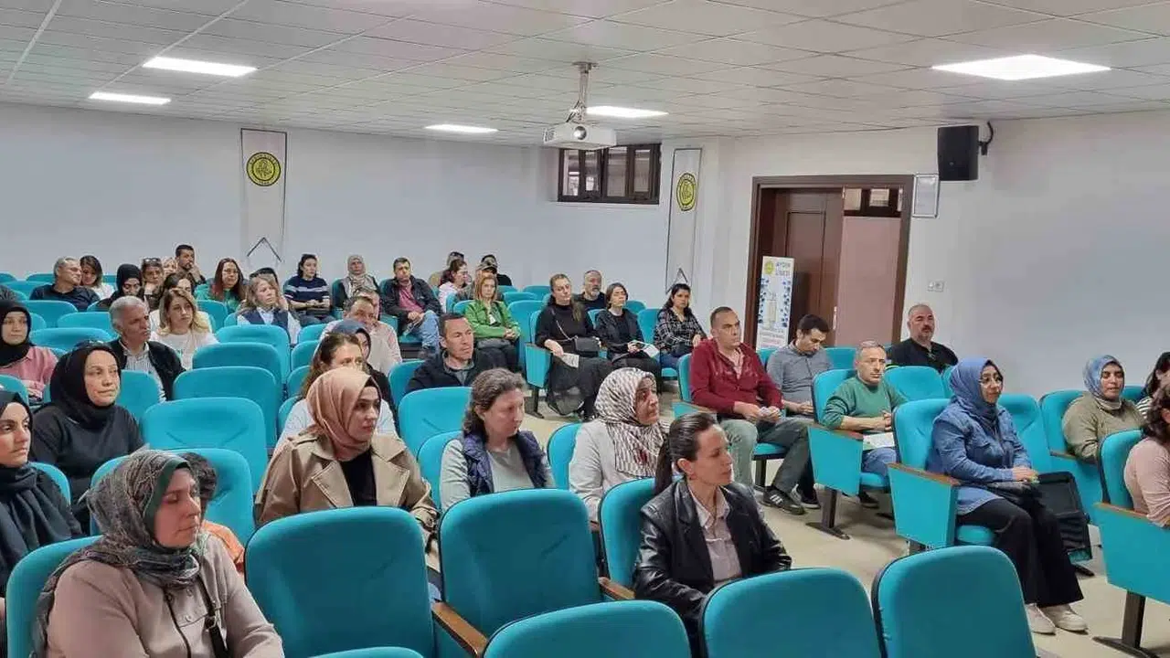 Aydın Lisesi’nde kritik zirve: Velilere güvenlik ve bağımlılıkla mücadele eğitimi
