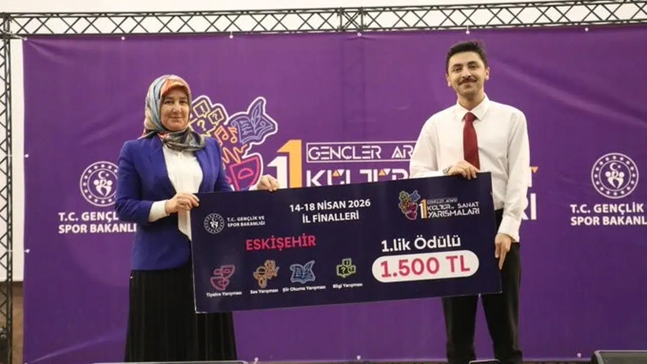 Eskişehir’de şiir rüzgarı: Genç kalemler kürsüde devleşti