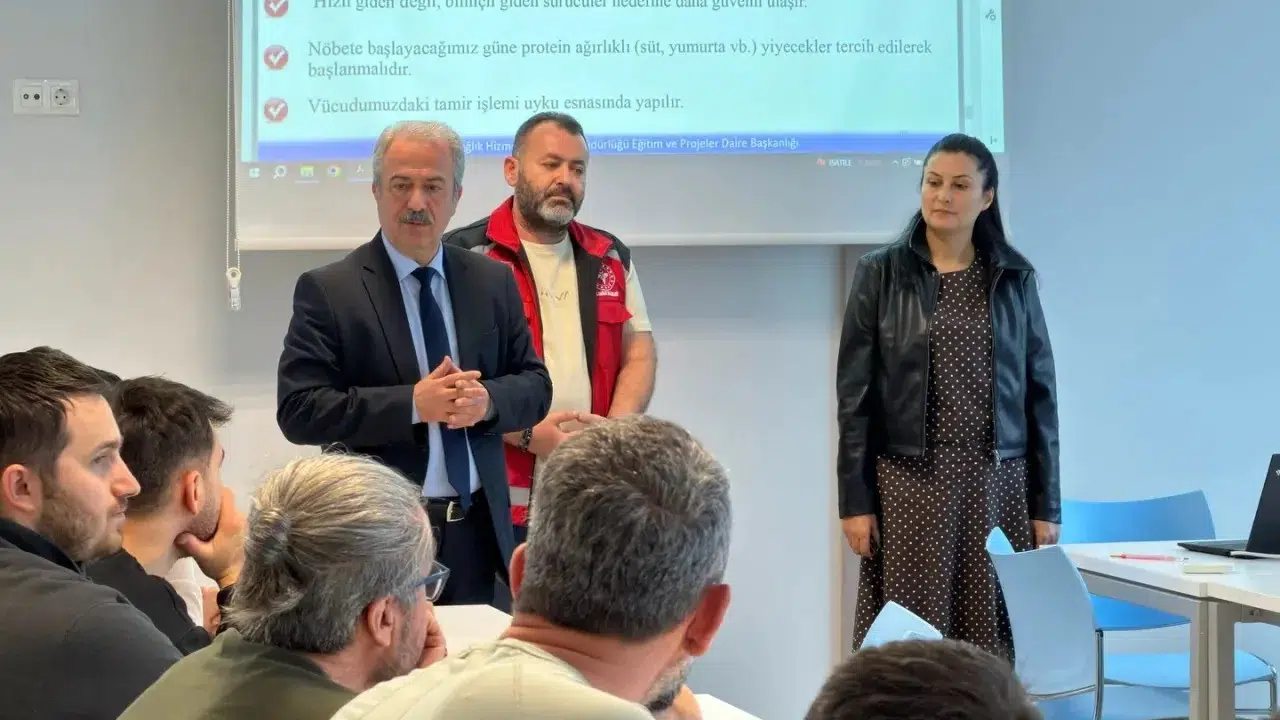 Saniyelerle yarışan kahramanlara kritik eğitim: Sinop’ta ambulans sürücüleri profesyonel sürüş tekniklerini öğrendi