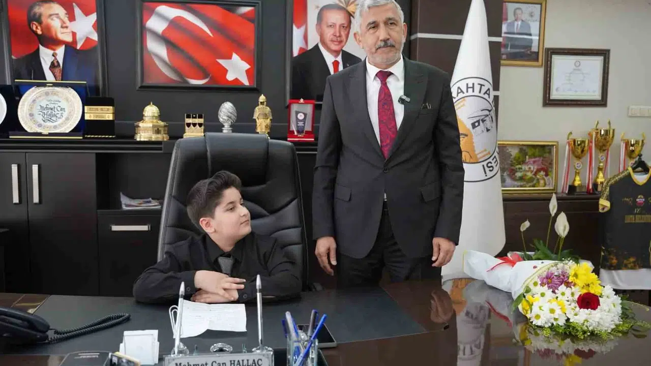 Kahta’da koltuk 10 yaşındaki başkana emanet: İlk icraatı kantin denetimi oldu