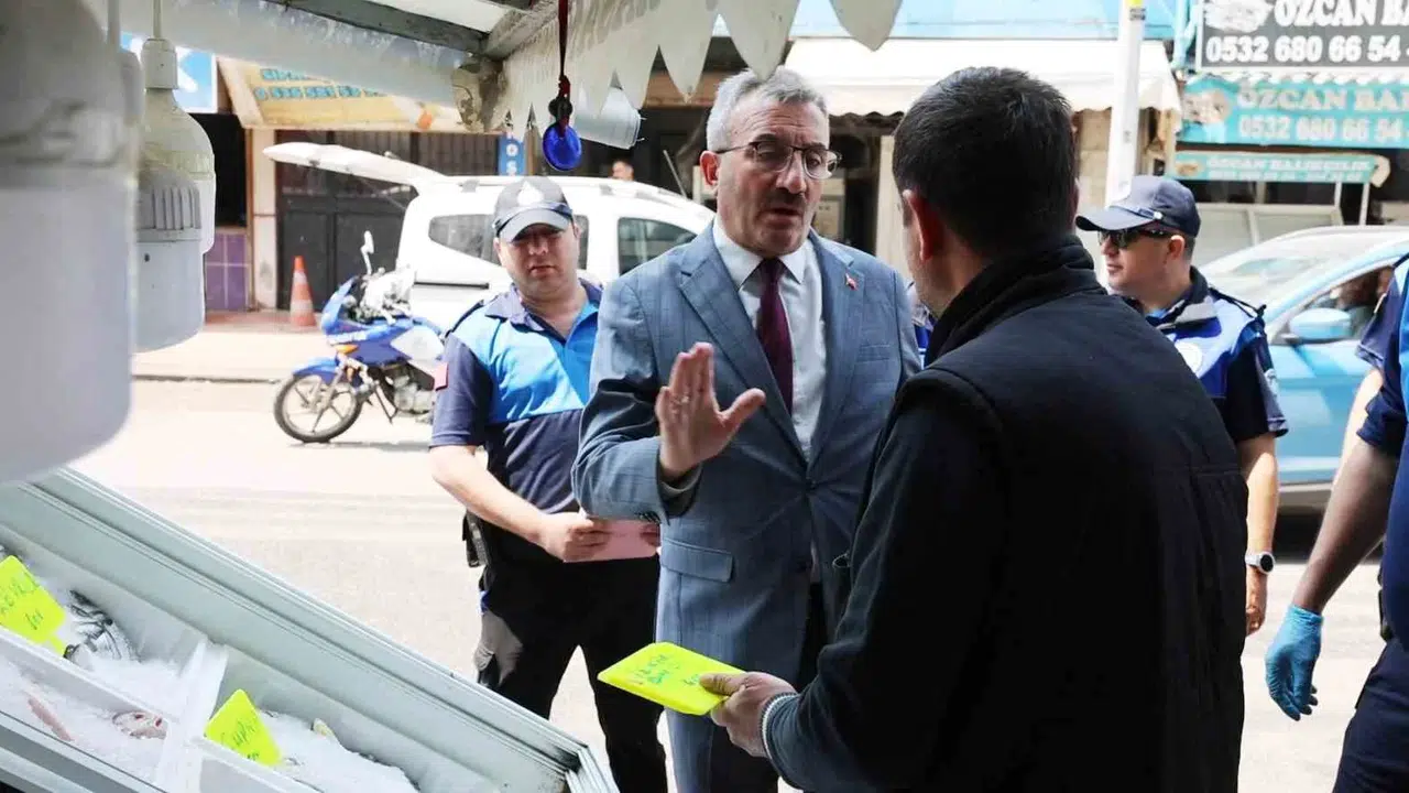 Mersin’de denetim mesaisi: Zabıta ekipleri market ve balık tezgahlarını didik didik etti