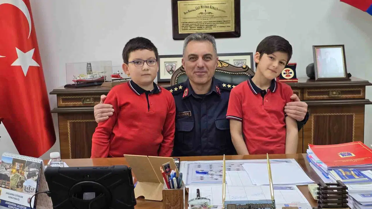 Minik yürekler komutanlık koltuğunda: Yozgat'ta 23 Nisan coşkusu jandarma karargahına taşındı