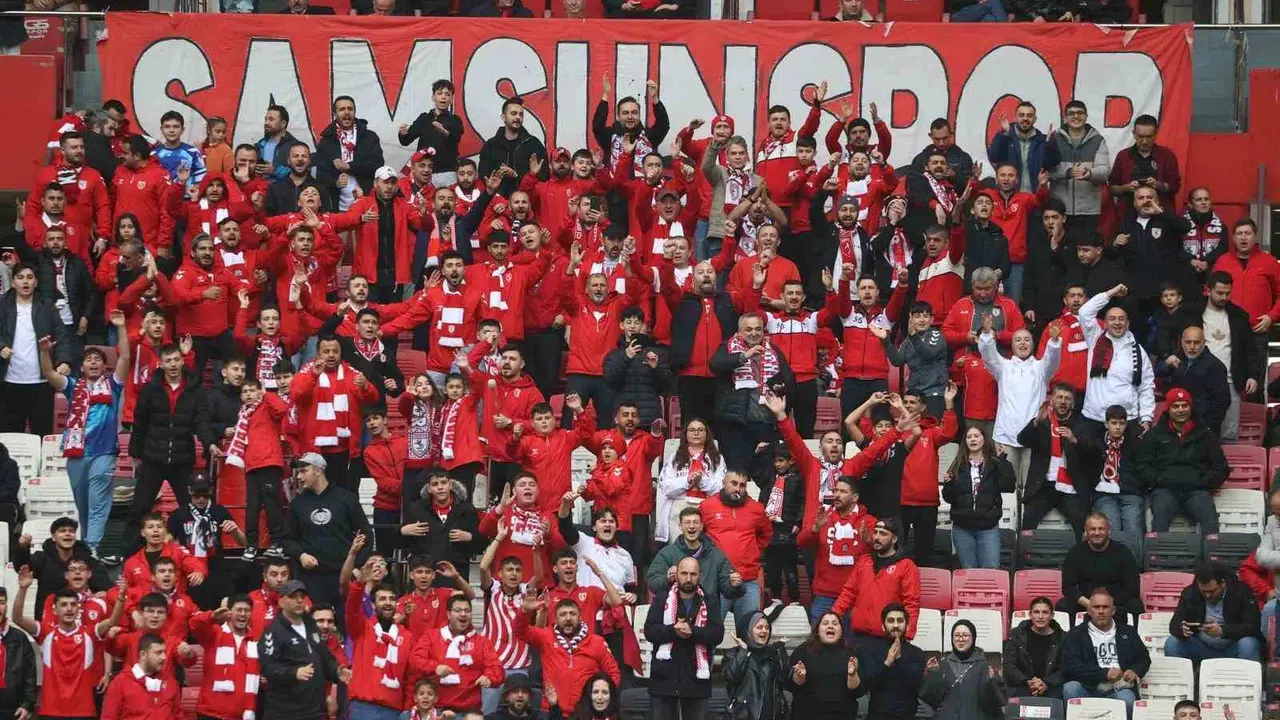 Samsunspor taraftarından örnek davranış: Taşlı saldırının faturası polise kesilince harekete geçtiler