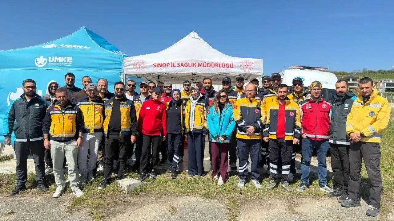 Saniyelerle yarışan sağlık ekiplerine özel sürüş sınavı: Sinop Havalimanı’nda nefes kesen tatbikat