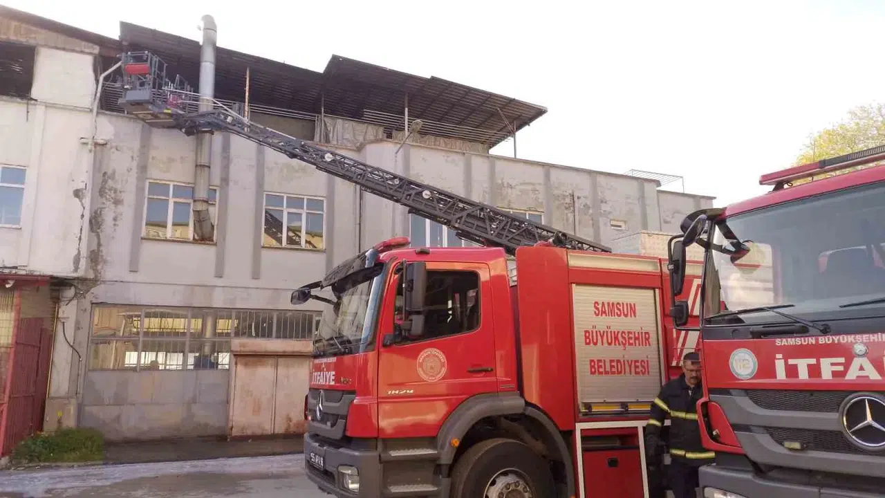 Samsun'da korkutan yangın: Sanayi sitesindeki atölye küle döndü