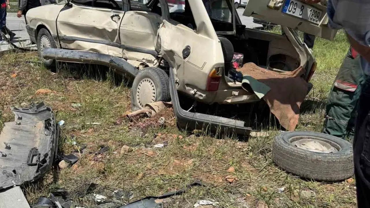 Muğla-Denizli yolunda can pazarı: Hurdaya dönen araçtan acı haber geldi