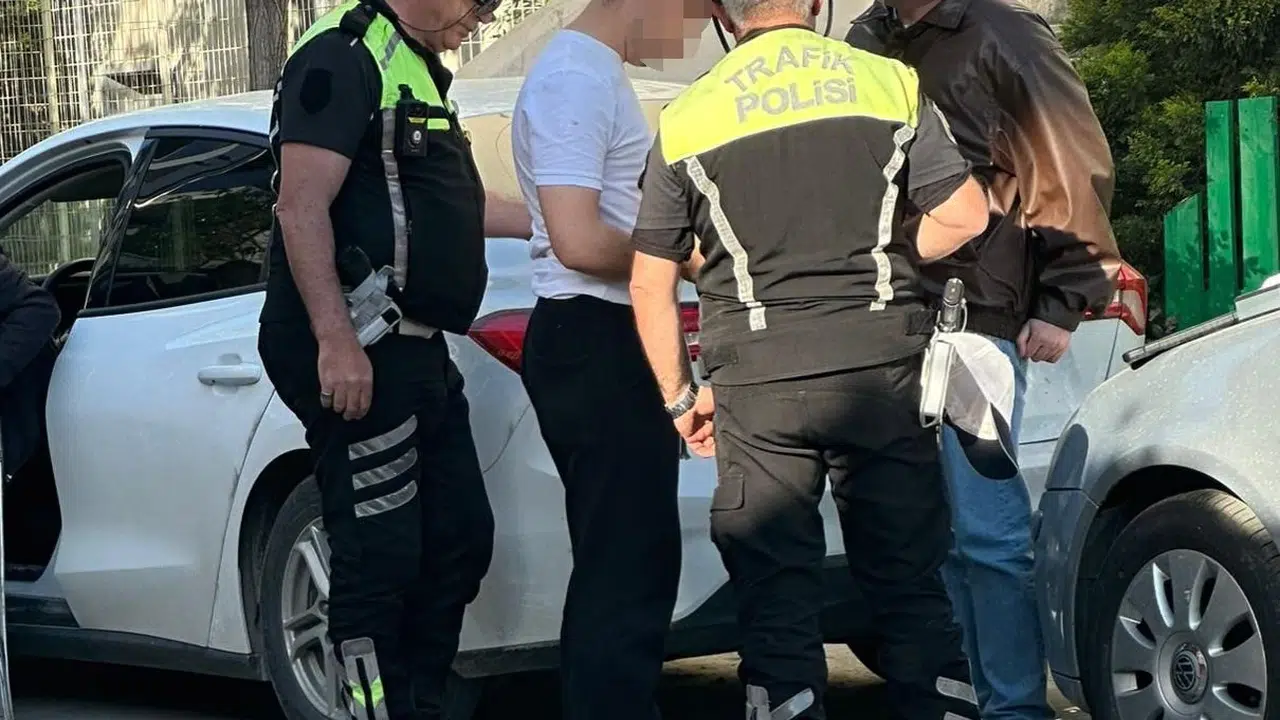 Korsan taksiye binen yandı: Sürücüye 100 bin, yolcuya 3 bin 800 TL ceza