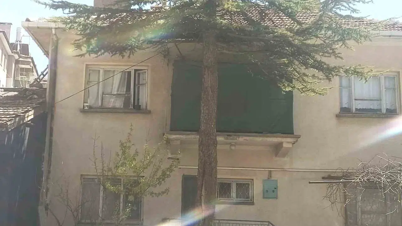 Konya'da korku dolu anlar: İkinci kattan düşen minik çocuk hastanelik oldu