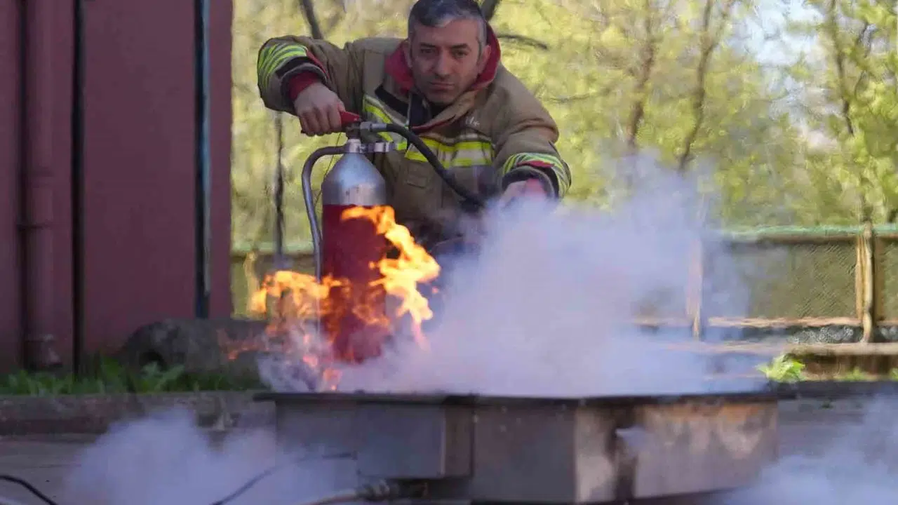 Düzce'de itfaiye seferberliği: El sanatları kursiyerleri olası bir felakete karşı hazır