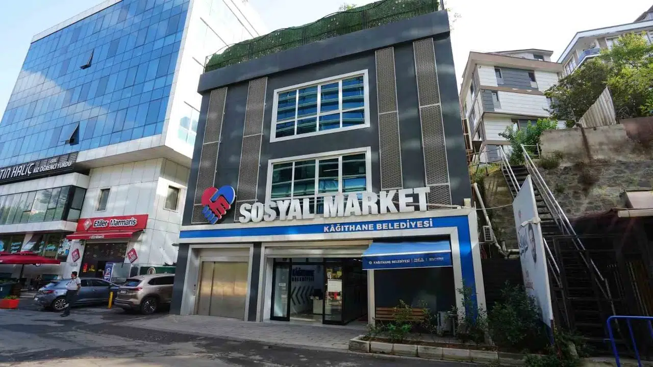 Kağıthane’de iyilik zinciri: İhtiyaç sahipleri için market kapıları açıldı