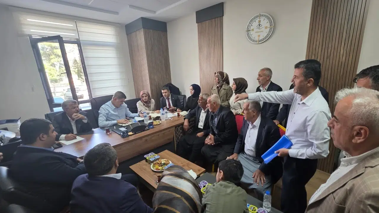 Adıyaman’da kapılar ardına kadar açıldı: Vekil ve Başkan halkın ayağına gitti